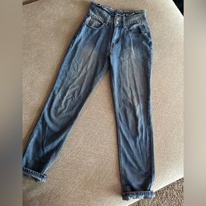 Boohoo ultra high waisted jeans. Ruffle hem. Long fit. Size 4.